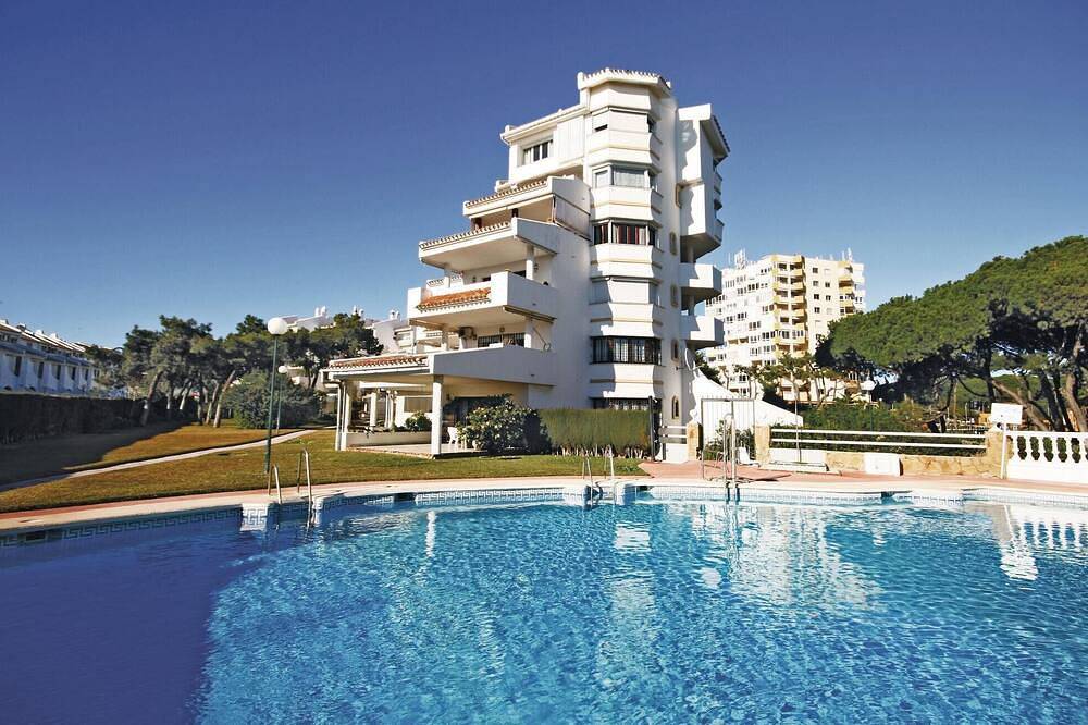Entire apartment, Beautiful apartment in Calahonda in Sitio de Calahonda, Mijas