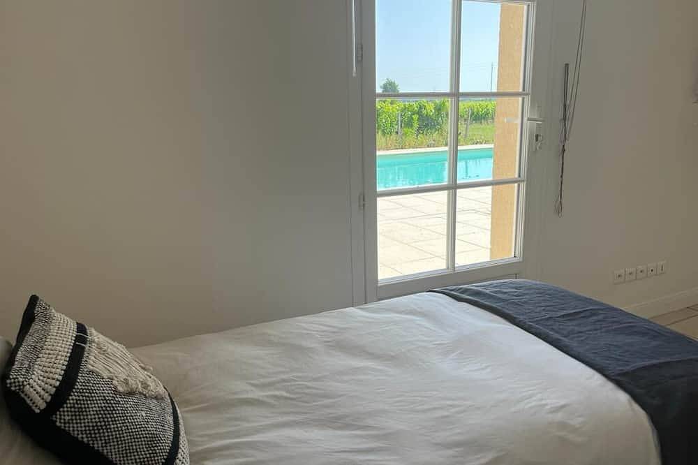 Charming detached house with private pool near St-Emilion. in Saint-Sulpice-de-Faleyrens, Libourne region