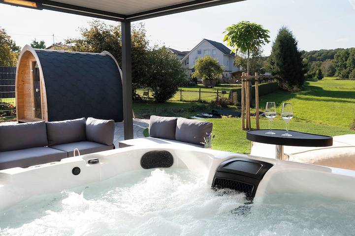 Ferienwohnung für 5 Personen, mit Garten und Terrasse sowie Whirlpool und Sauna