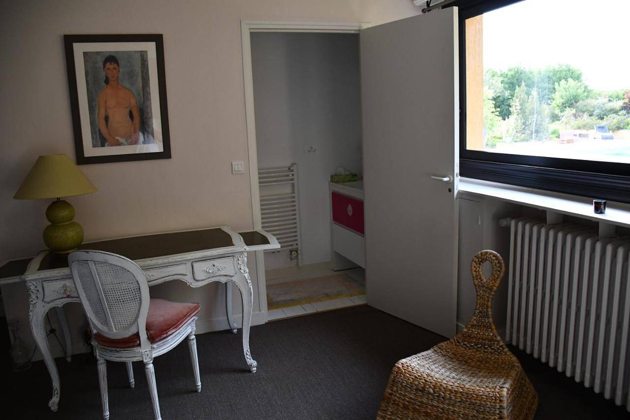 Appartement de vacances entier, King Room with Pool View in Changé, Sarthe
