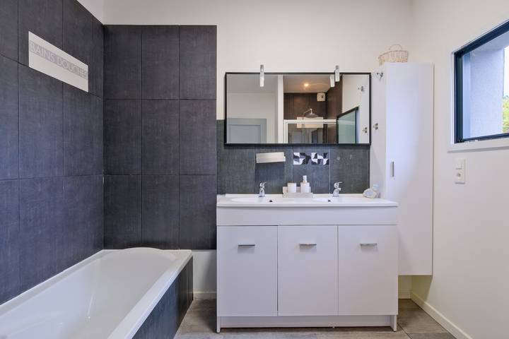 Location de vacances pour 8 personnes, avec jardin ainsi que piscine et terrasse à La Turballe - 4