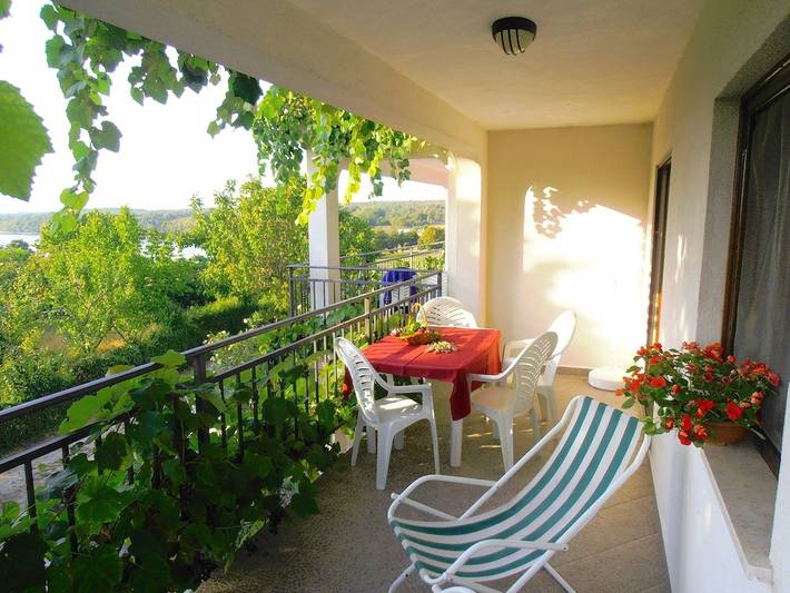 Ferienwohnung für 4 Personen, mit Balkon/Terrasse in Funtana - 2