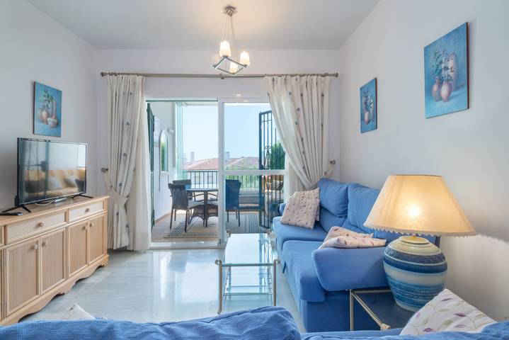 Entire apartment, Apartment "Miraflores" with Partial Sea View, Shared Pools, Terrace and Air Conditioning in La Cala de Mijas, Mijas