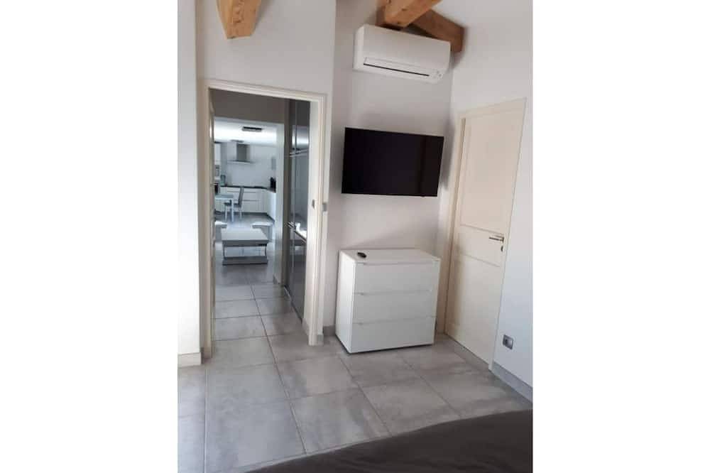 Rez de villa 6 personnes avec piscine. in Toulon, Côte méditerranéenne (France)