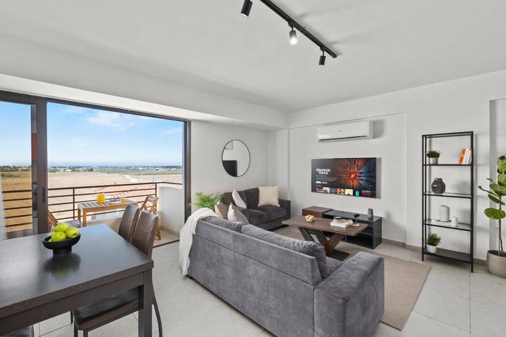 Apartament wakacyjny dla 2 osób, z balkon i widok oraz basen w Tersefanu