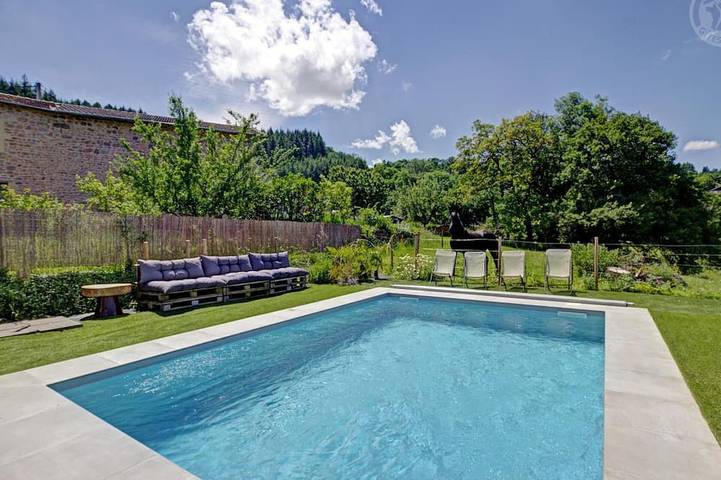 Gîte pour 5 personnes, avec jardin et piscine à Belmont-de-la-Loire