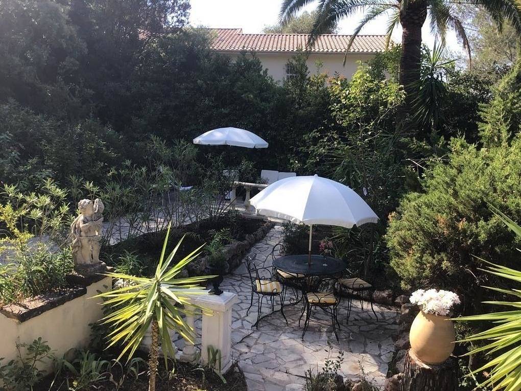 Haus mit großen Garten 2 Schlafzimmer ca. 500 Meter vom Strand entfernt in Boulouris, Saint-Raphaël