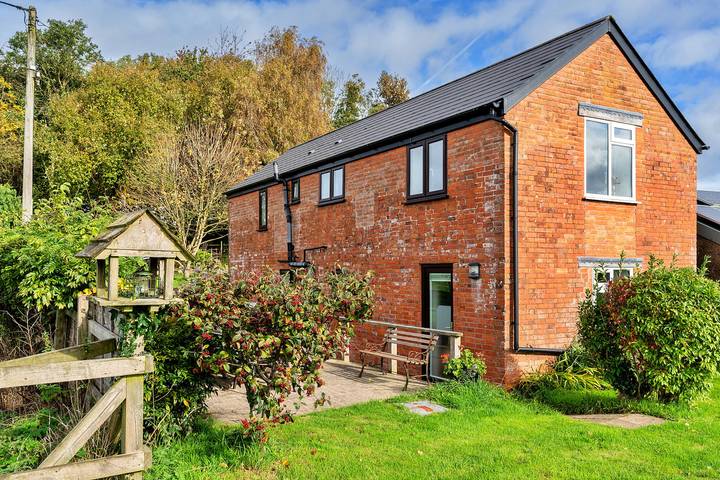 Villa for 5 people, with yard in Somerset