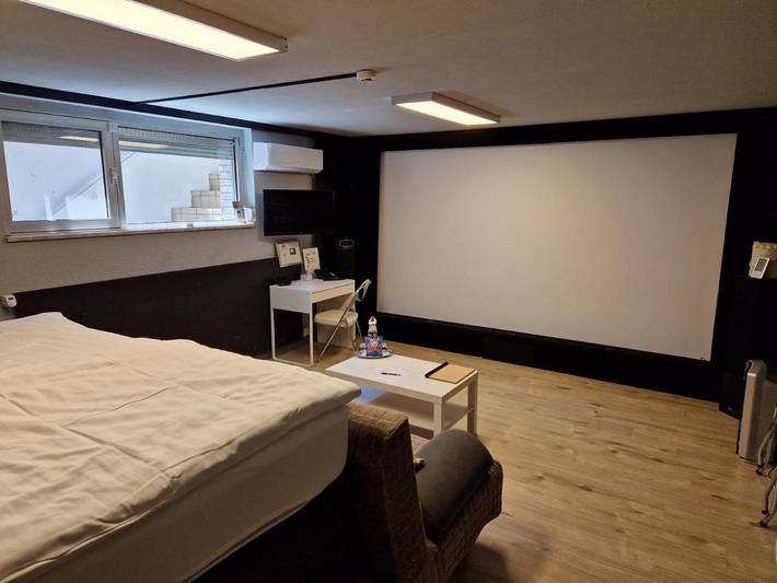Vakantiewoning voor 4 personen, with Terras and Tuin as well as Zwembad in Mönchengladbach