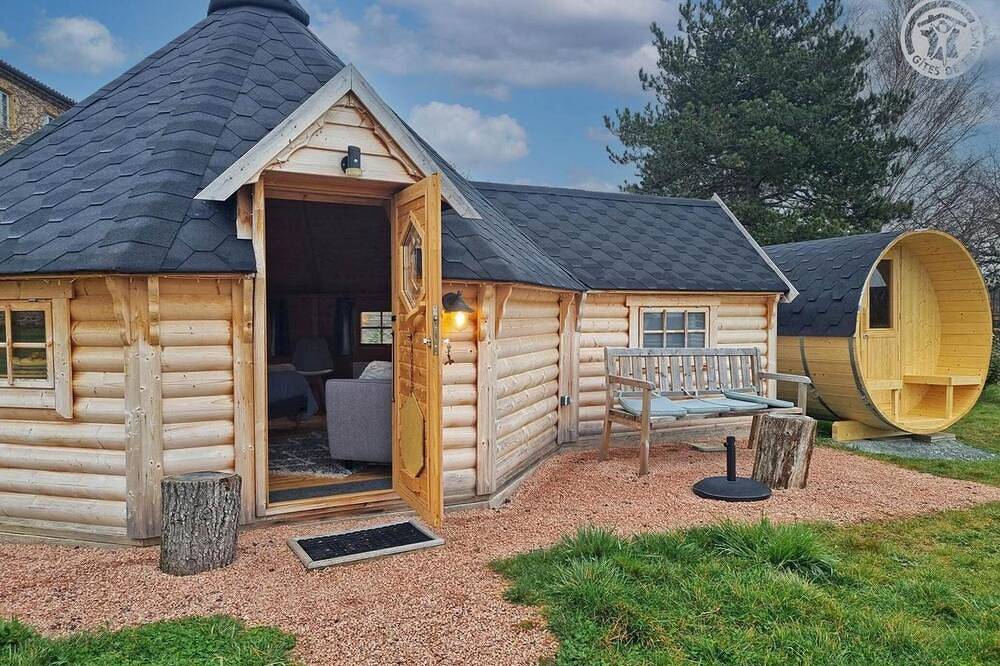 Cabane \"Laponie\" avec Sauna en option in Pradines (Loire), Région de Roanne