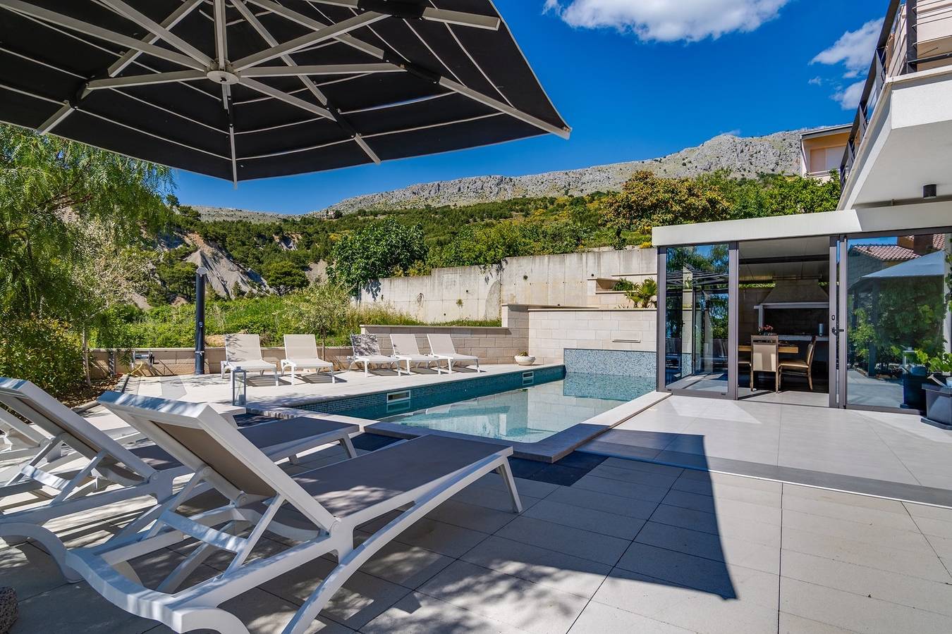 Luxusvilla Cecilia mit 4 Schlafzimmern mit Bad, 250 m vom Strand in Podstrana entfernt, max. 8 Personen in Podstrana, Split-Dalmatien