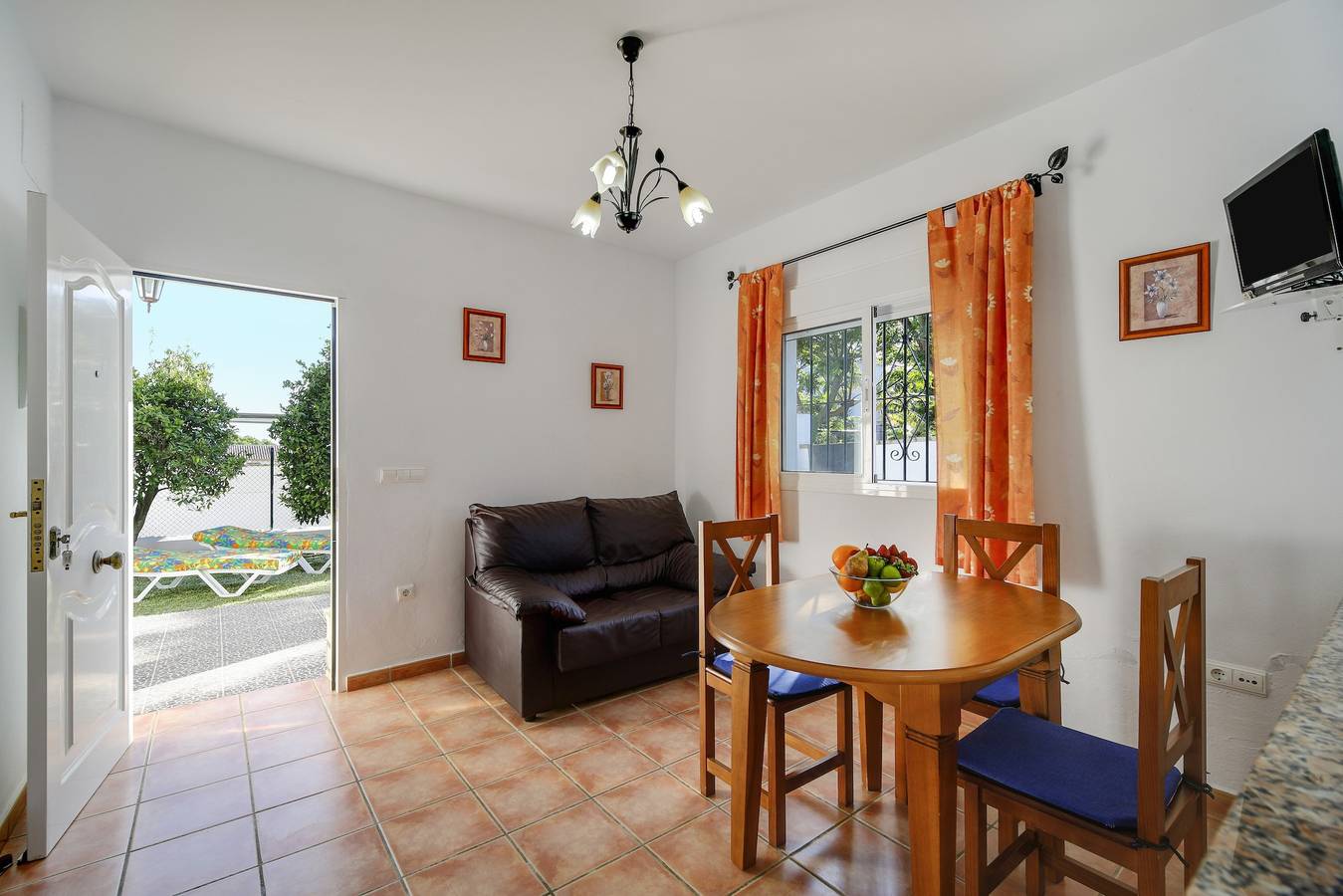 Casa de vacaciones "Los Paraisos 1" con Wi-Fi, jardín, terraza y piscina compartida in Fuente del Gallo, Conil de la Frontera