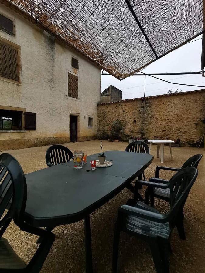 Three-Bedroom House in Frayssinet-le-Gélat, Quercy