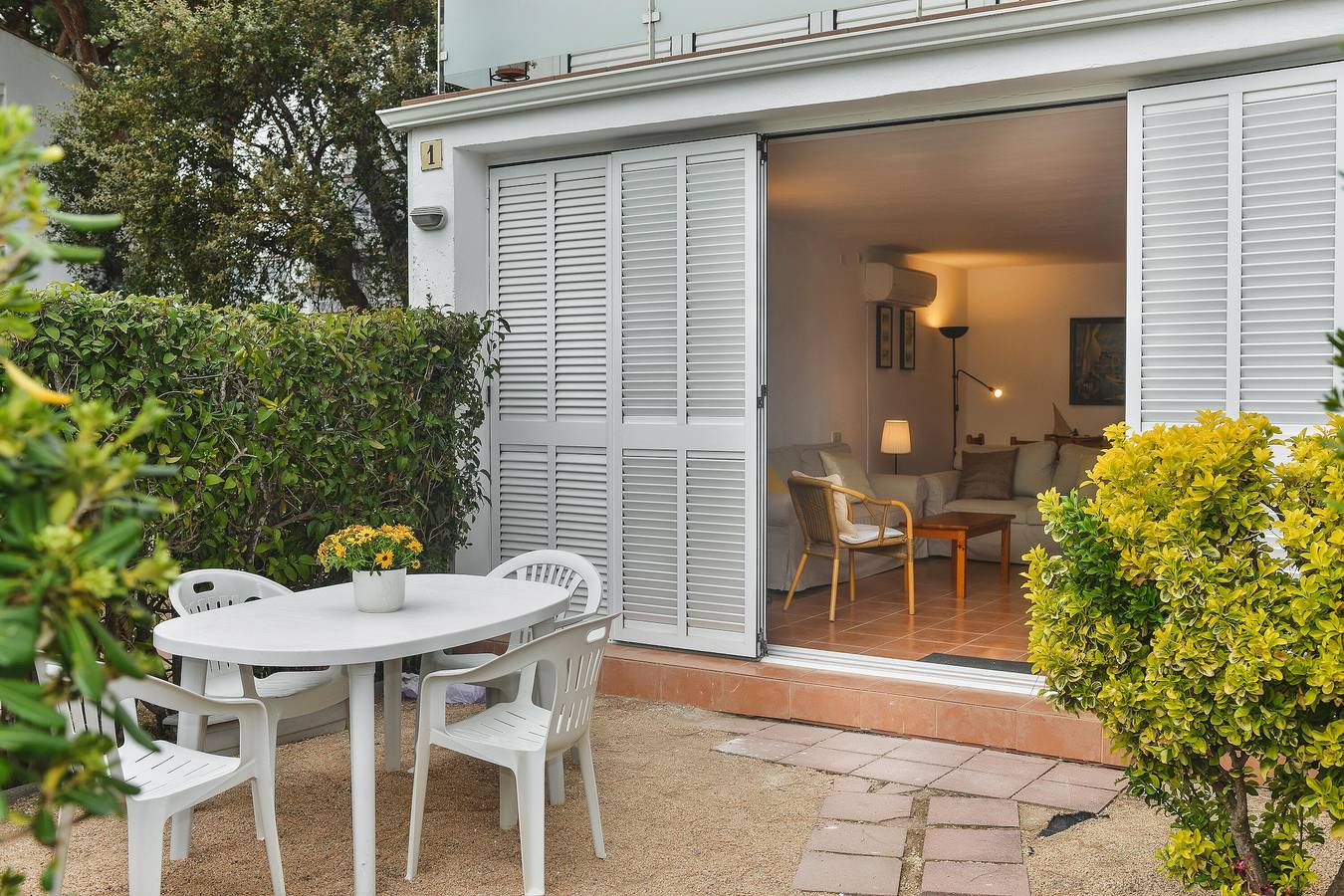 Apartamento entero, Disfruta de una estancia cómoda y relajante en este apartamento luminoso con jardín privado in Platja d'Aro, Costa Brava