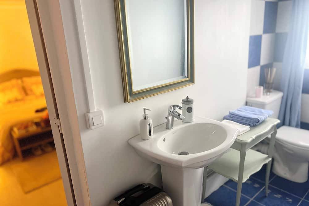 Ganze Wohnung, Unique loft near Paris • Sleeps 25 • Giant Screen • Full privatization in Château-Thierry, Aisne