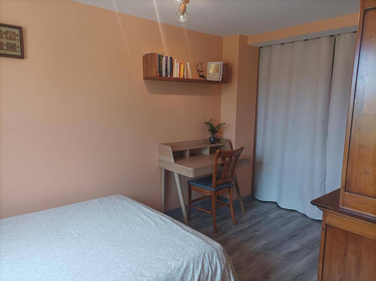 Chambre d'hôte avec Hammam et salle de jeux in Chazelles-sur-Lyon, Montbrison