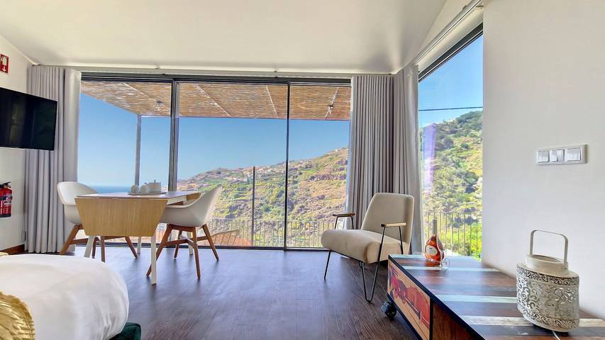Location de vacances pour 2 personnes, avec terrasse ainsi que vue sur l’océan et piscine à Ribeira Brava - 4