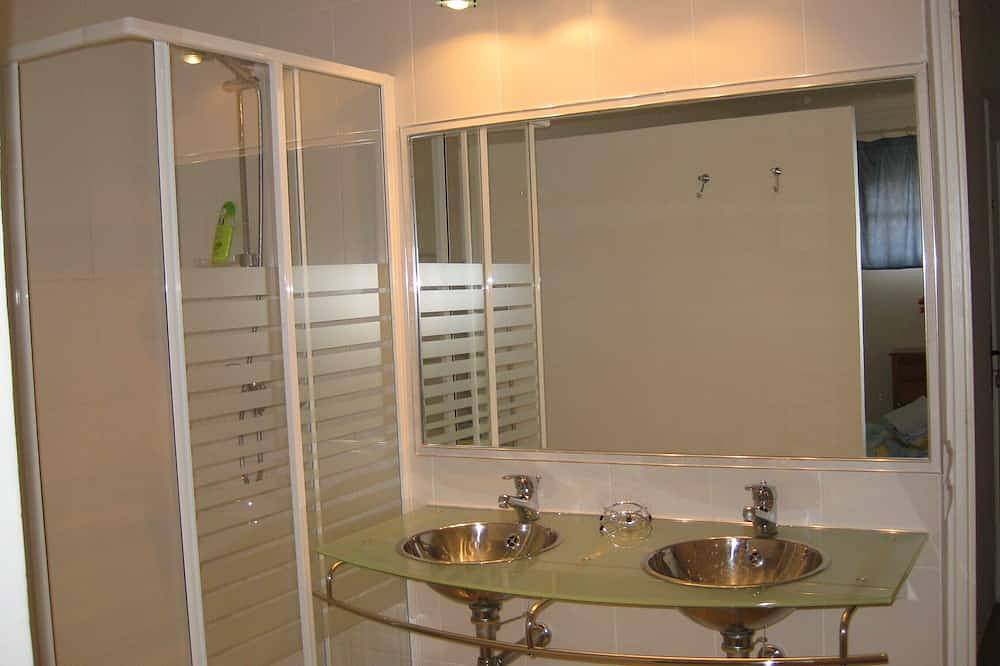 Apartment 111 m2 in villa, sea view from 2 to 7 beds - 2 bathrooms in Gattières, Cannes region