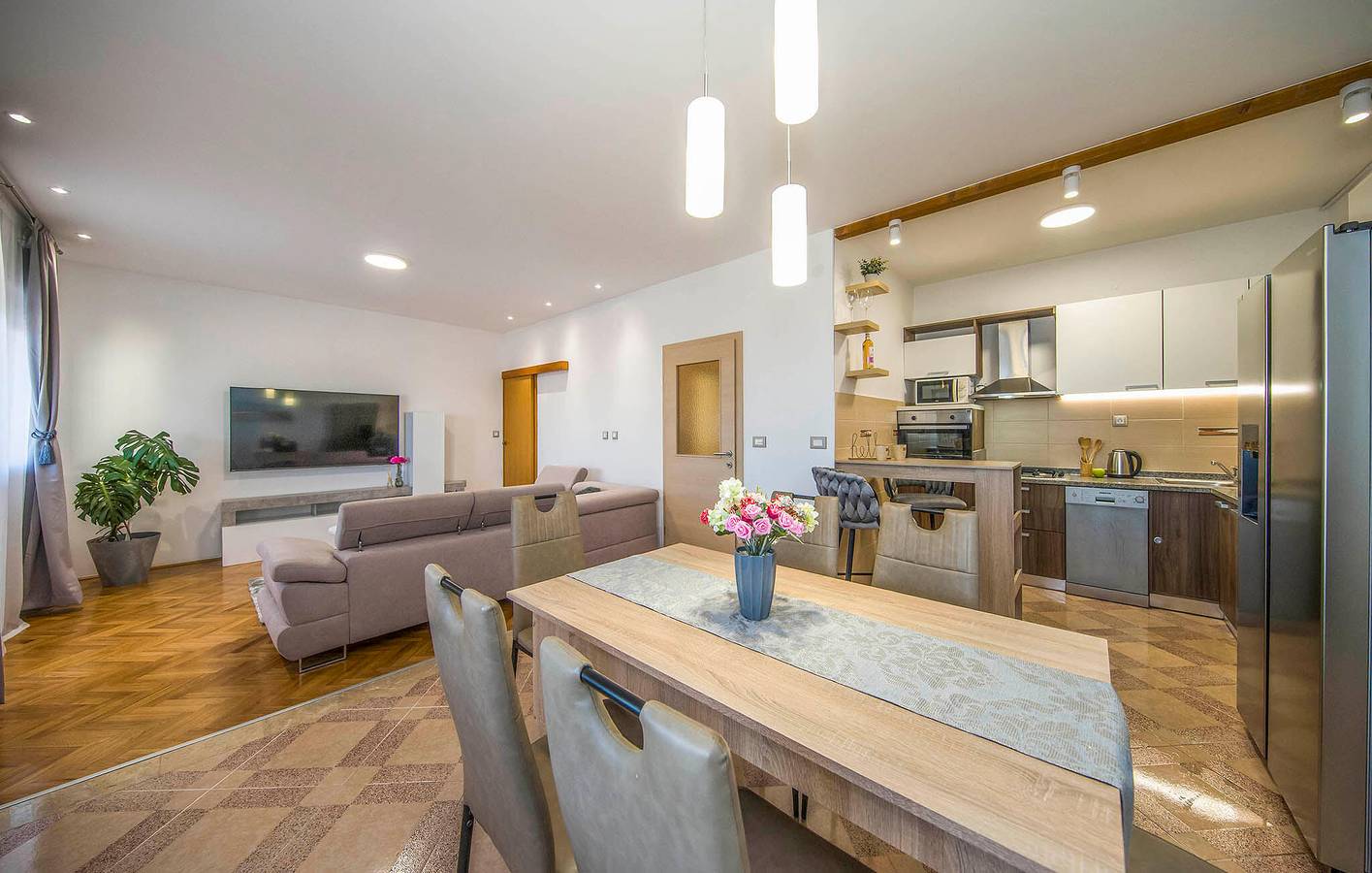 Cały apartament wypoczynkowy, Apartament wakacyjny dla 4 osób z ogród in Omiš, Żupania splicko-dalmatyńska