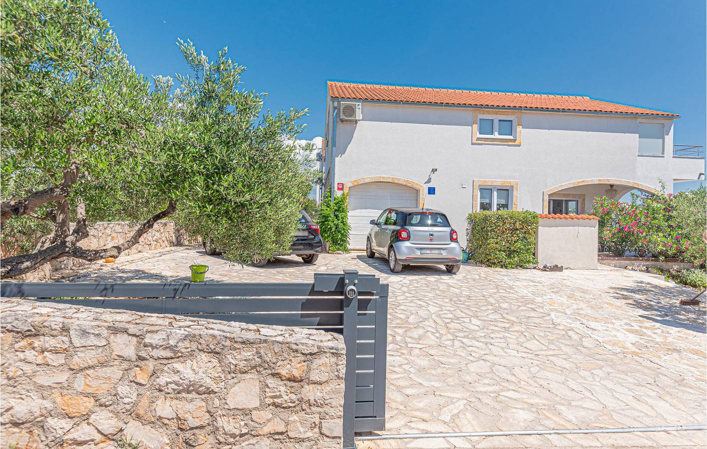 Feriehus for 8 personer med badebasseng in Primosten, Šibenik-Knin