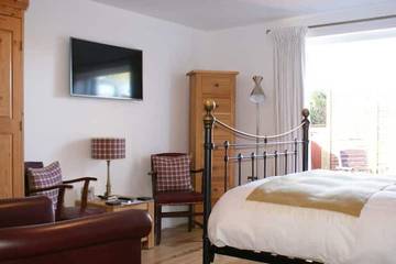 Glamping for 2 People in Stoughton, West Sussex, Photo 3