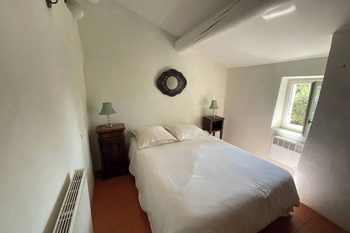 Location de vacances pour 9 personnes, avec jardin ainsi que jacuzzi et terrasse, animaux acceptés à Puyméras - 4