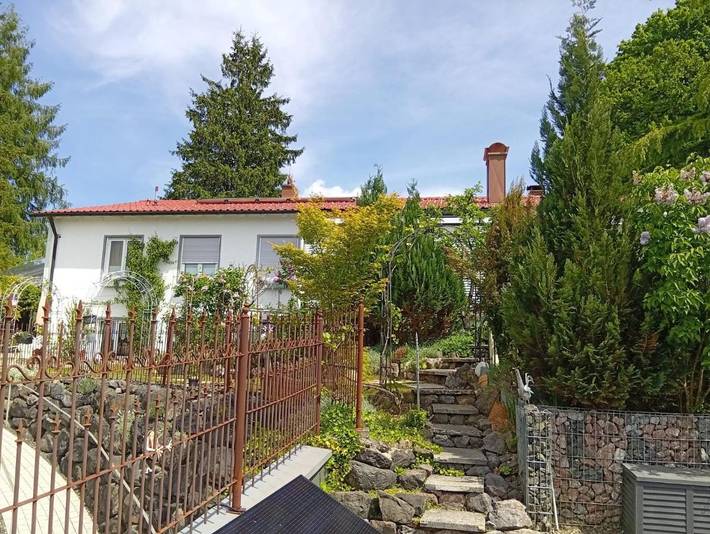 Ferienwohnung für 2 Personen, mit Terrasse und Garten sowie Ausblick in Durach