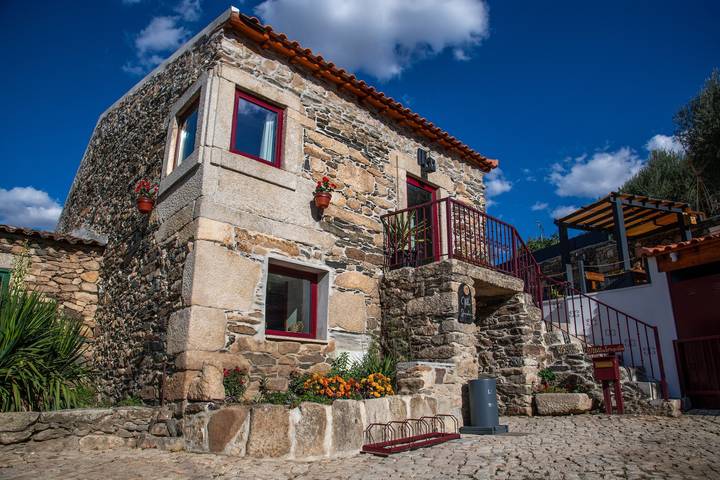 Maison de campagne pour 6 personnes, avec balcon, animaux acceptés à Mirandela