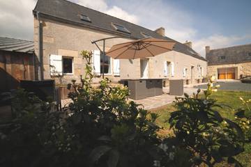 Cottage pour 7 personnes, avec bassin pour enfant ainsi que jardin et jacuzzi à Peumerit