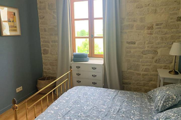 Location de vacances pour 6 personnes, avec piscine ainsi que terrasse et jardin à Cherves-Richemont - 3