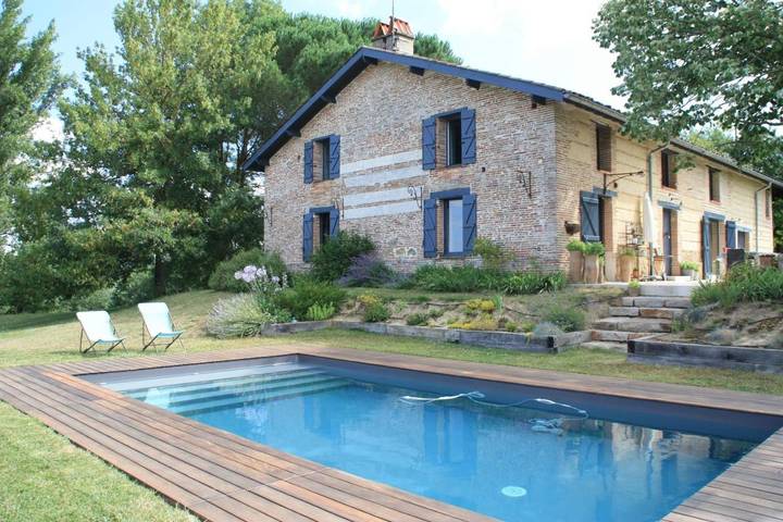 Chambre d’hôte pour 3 personnes, avec Terrasse et Jardin ainsi que Piscine et Vue à Villemur-sur-Tarn