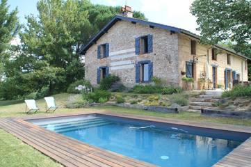Chambre d’hôte pour 3 personnes, avec jardin et piscine ainsi que terrasse et vue dans le Tarn-et-Garonne