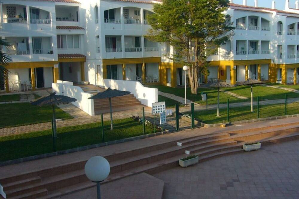 Entire apartment, Ground floor apartment, with garden and direct access to pool. A. A. Free Wifi in Cala Blanes, Ciutadella