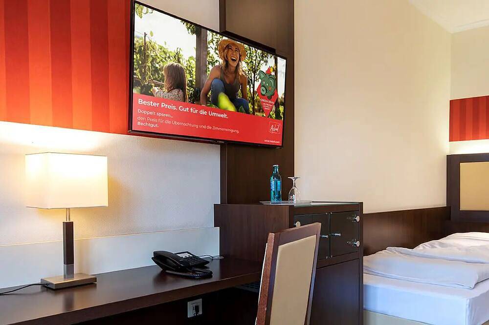 Bonn City Stay | Single Room | Pets Are Welcome | Bonn Opera – 0.3 mile in Bonn, Rheinland