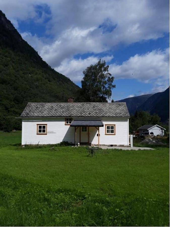 Maison de vacances pour 4 personnes, avec Terrasse ainsi que Jardin et Vue dans Eidfjord