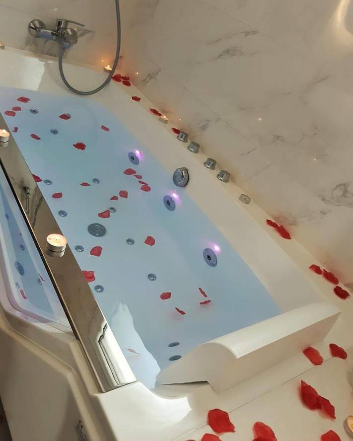 Appartement de vacances pour 5 personnes, avec Balcon ainsi que Jacuzzi et Terrasse