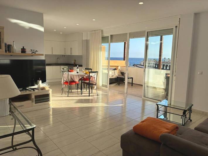 Apartamento para 5 personas, con piscina y piscina para niños además de vistas y terraza en Amarilla Golf