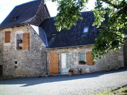 Gîte pour 6 personnes, avec terrasse à Turenne