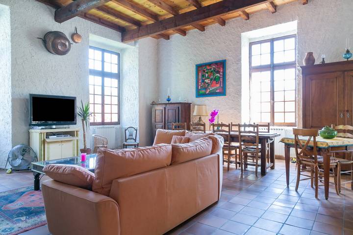 Location de vacances pour 12 personnes, avec terrasse ainsi que jardin et piscine à Jaujac - 3