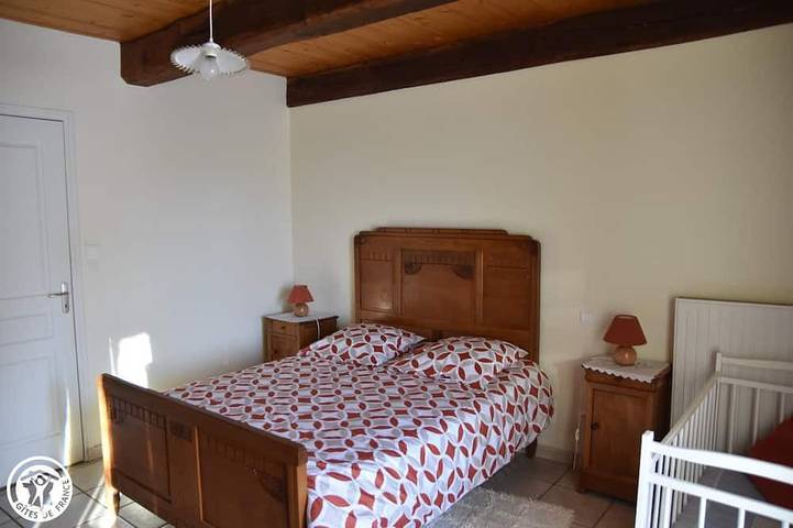 Location de vacances pour 8 personnes, avec terrasse et jardin à Tauves - 3