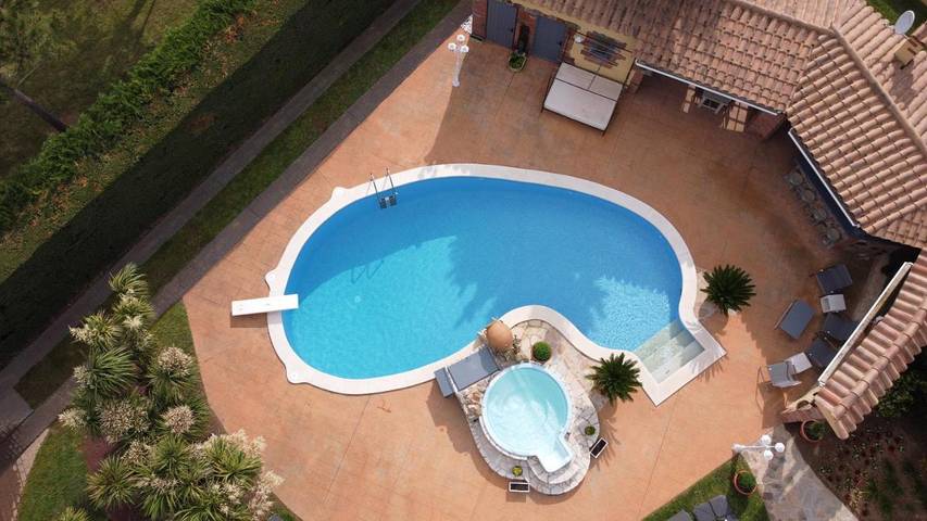 Chalet para 10 personas, con piscina además de vistas y jardín en Alt Empordà - 2