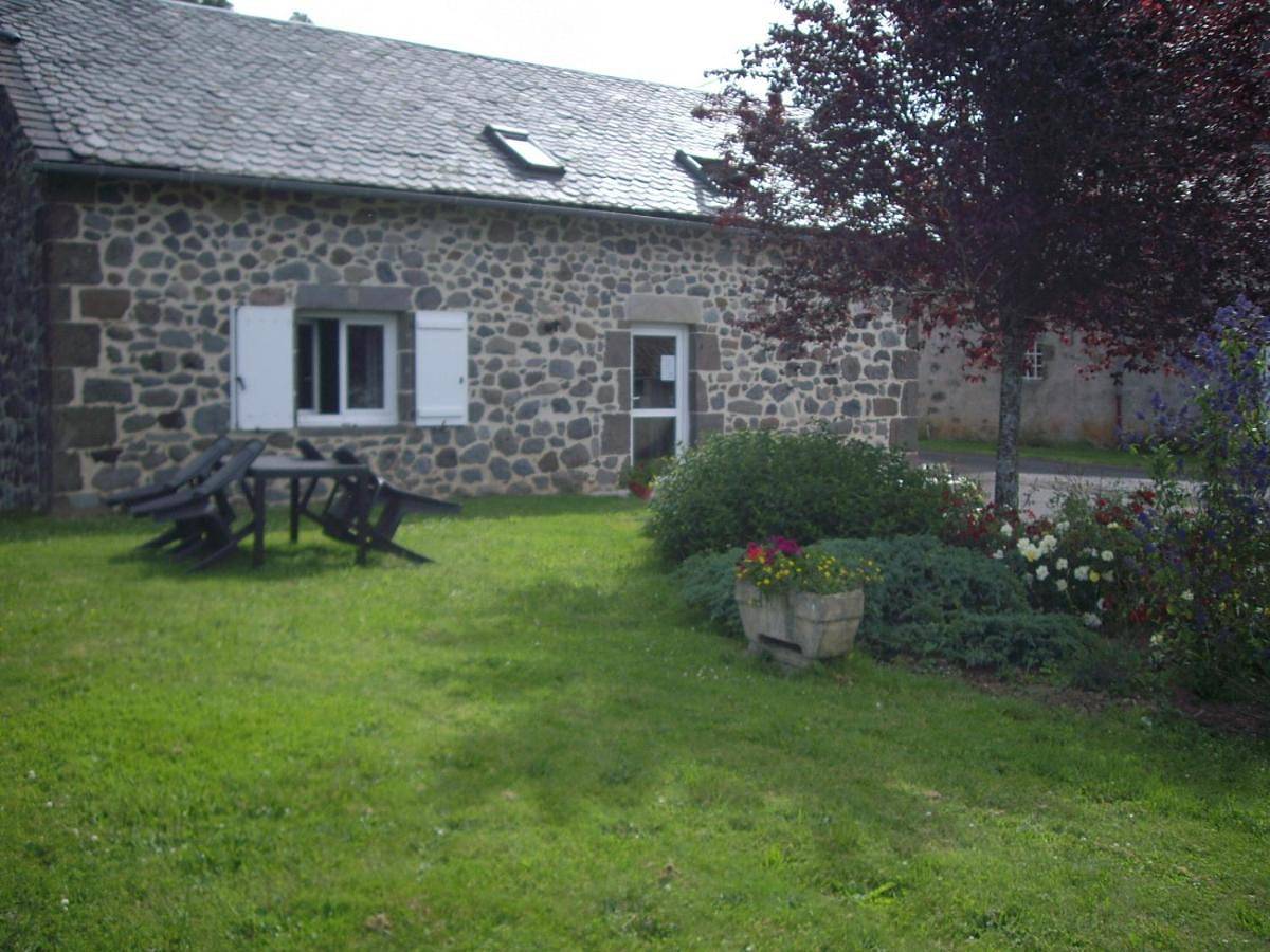 Double Room with Garden View in Saint-Cernin, Région d'Aurillac