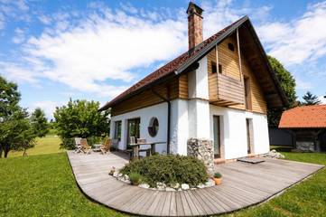 Gîte pour 4 personnes, avec jardin et vue, animaux acceptés à Logatec