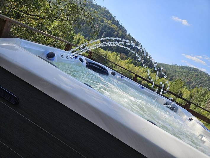 Gîte pour 8 personnes, avec jacuzzi et terrasse