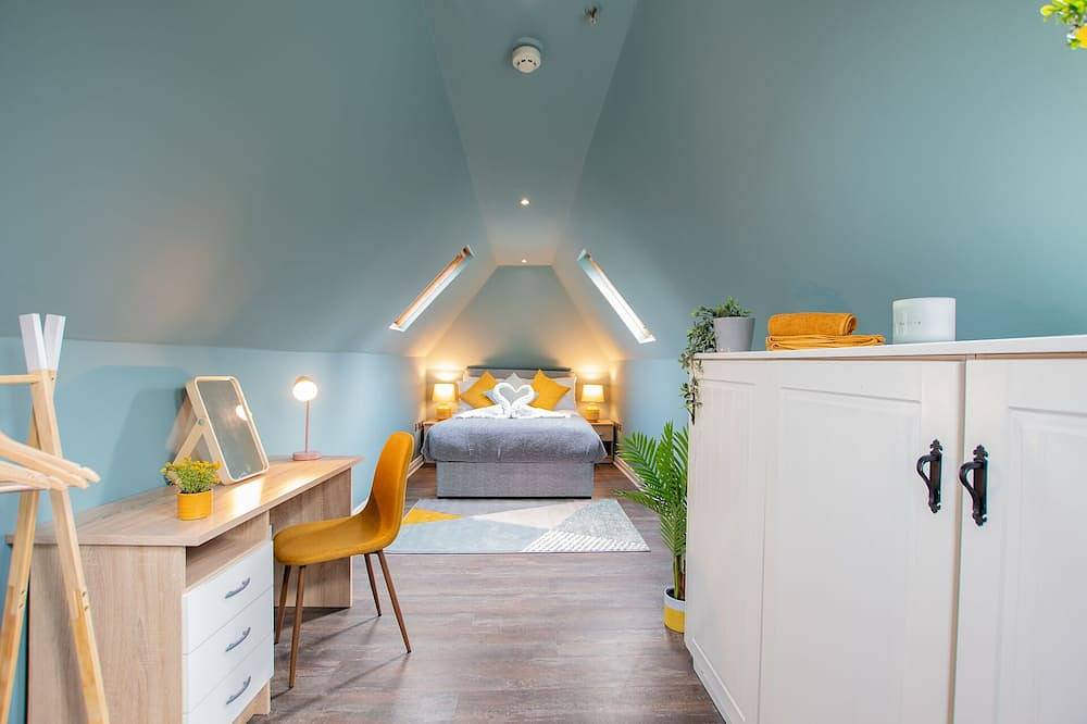 The Yellow Door by Shortstays, Sleeps 25, 2 mins from Temple Bar! in Dublin, County Dublin