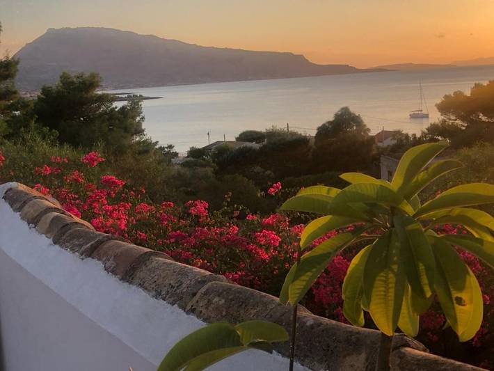 Villa Sul Mare Vista Tramonto' con vista mare, giardino e Wi-Fi in Cornino, Custonaci