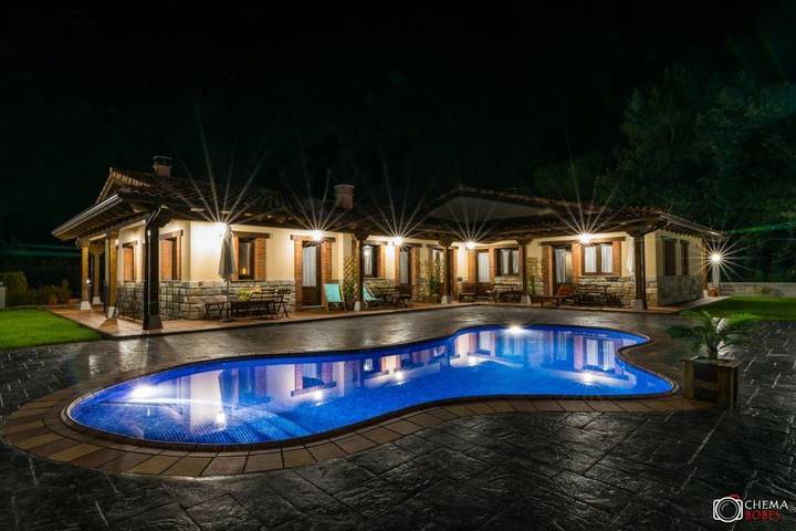 Appart’hôtel pour 4 personnes, avec Balcon et Terrasse ainsi que Jardin et Piscine