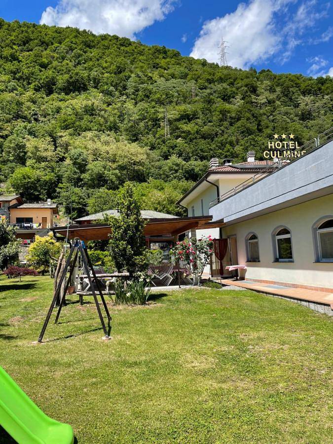Hôtel pour 4 personnes, avec Terrasse et Jacuzzi ainsi que Jardin et Sauna