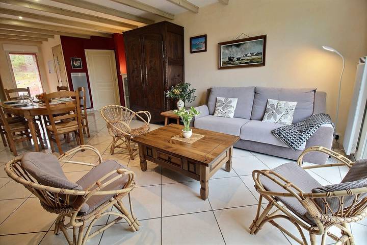 Gîte pour 6 personnes, avec Terrasse et Jardin à Plourivo