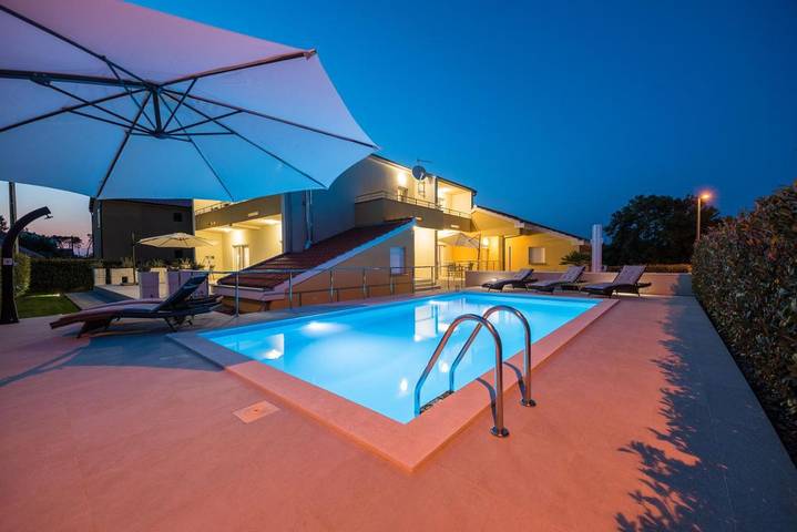 Ferienwohnung für 12 Personen, mit Garten und Pool
